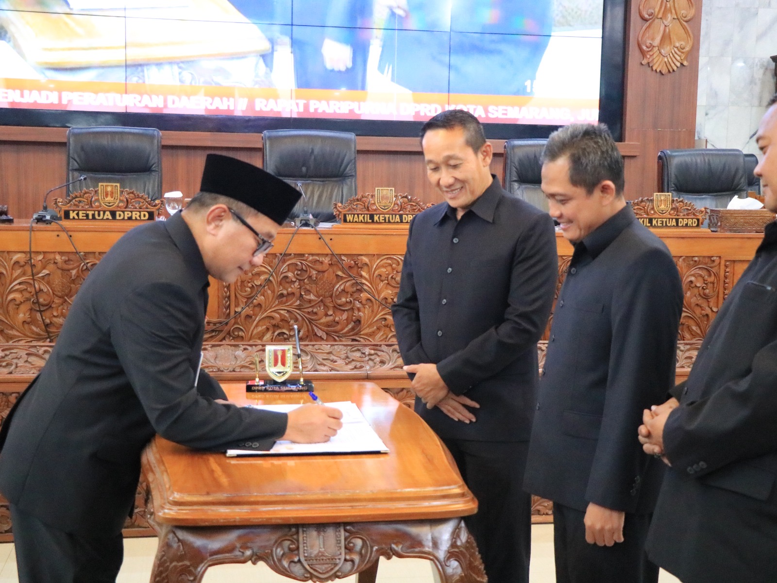 Post Image Rapat Paripurna dengan agenda Persetujuan bersama Penetapan Raperda tentang Anggaran Pendapatan dan Belanja Kota Semarang TA 2026 menjadi Peraturan Daerah APBD Kota Semarang TA 2026
