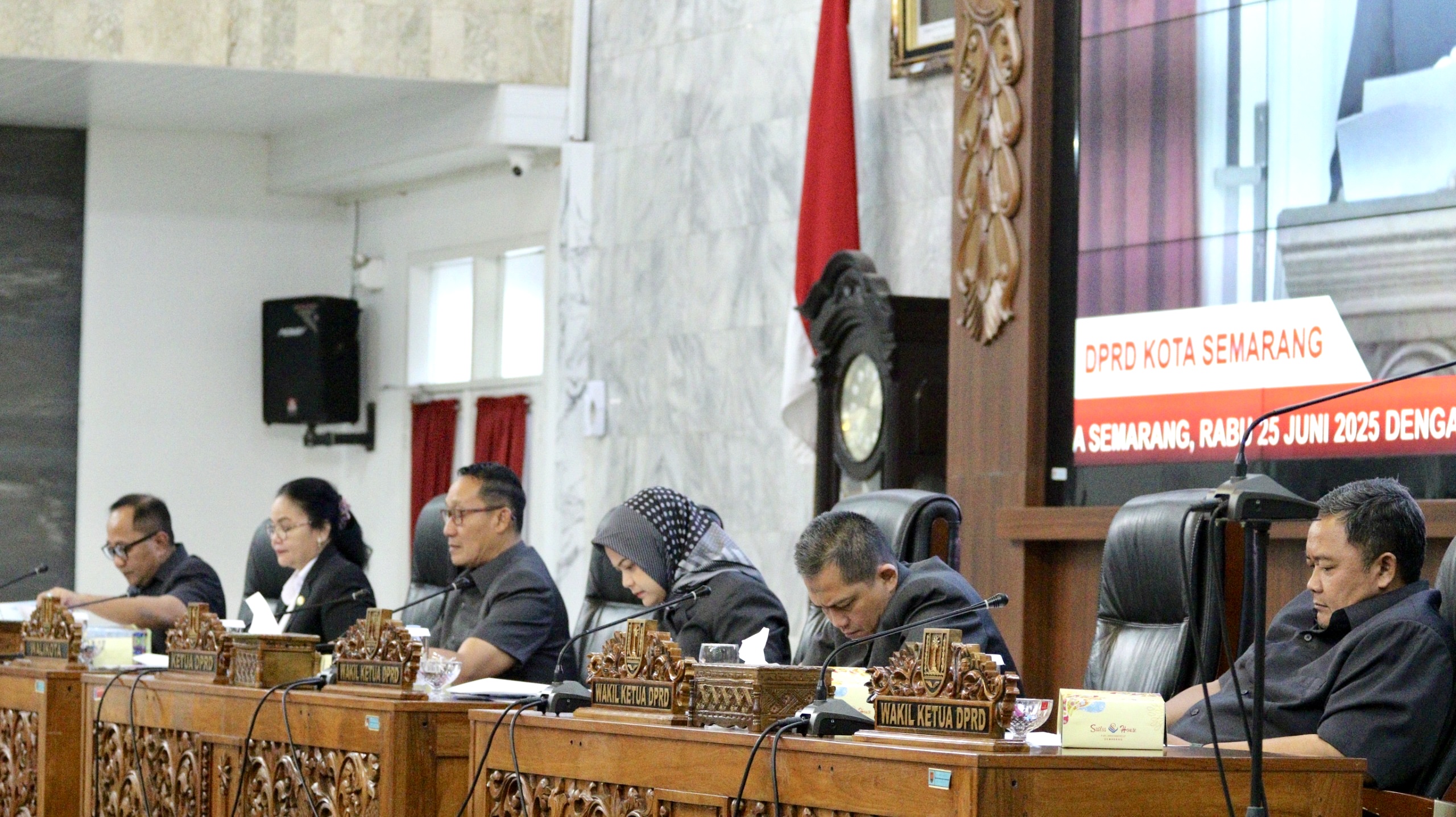 Image Blog Rapat Paripurna dengan agenda Pembahasan Raperda tentang Pertanggungjawaban Pelaksanaan APBD Kota Semarang Tahun 2024