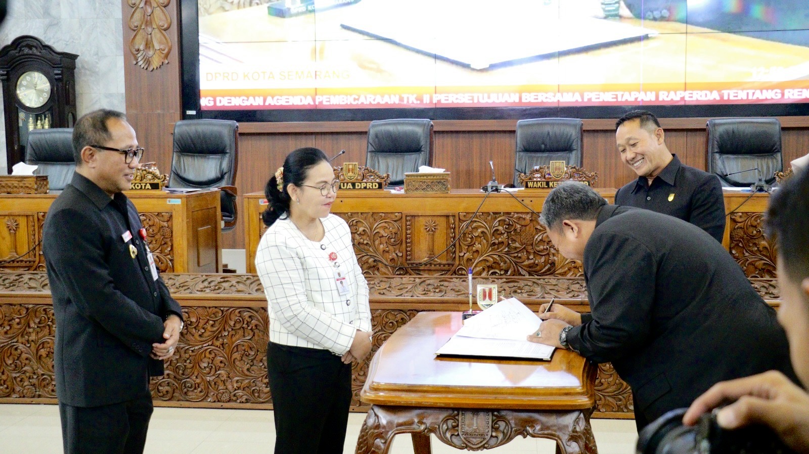 Image Blog Rapat Paripurna Persetujuan Bersama Penetapan Raperda tentang Rencana Pembangunan Jangka Menengah Daerah Kota Semarang Tahun 2025 2029 menjadi Perda