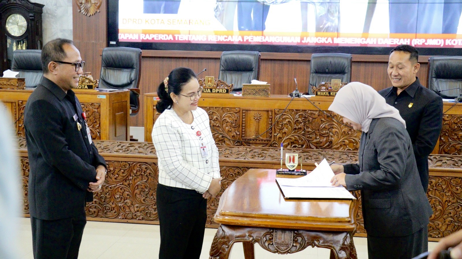 Image Blog Rapat Paripurna Persetujuan Bersama Penetapan Raperda tentang Rencana Pembangunan Jangka Menengah Daerah Kota Semarang Tahun 2025 2029 menjadi Perda