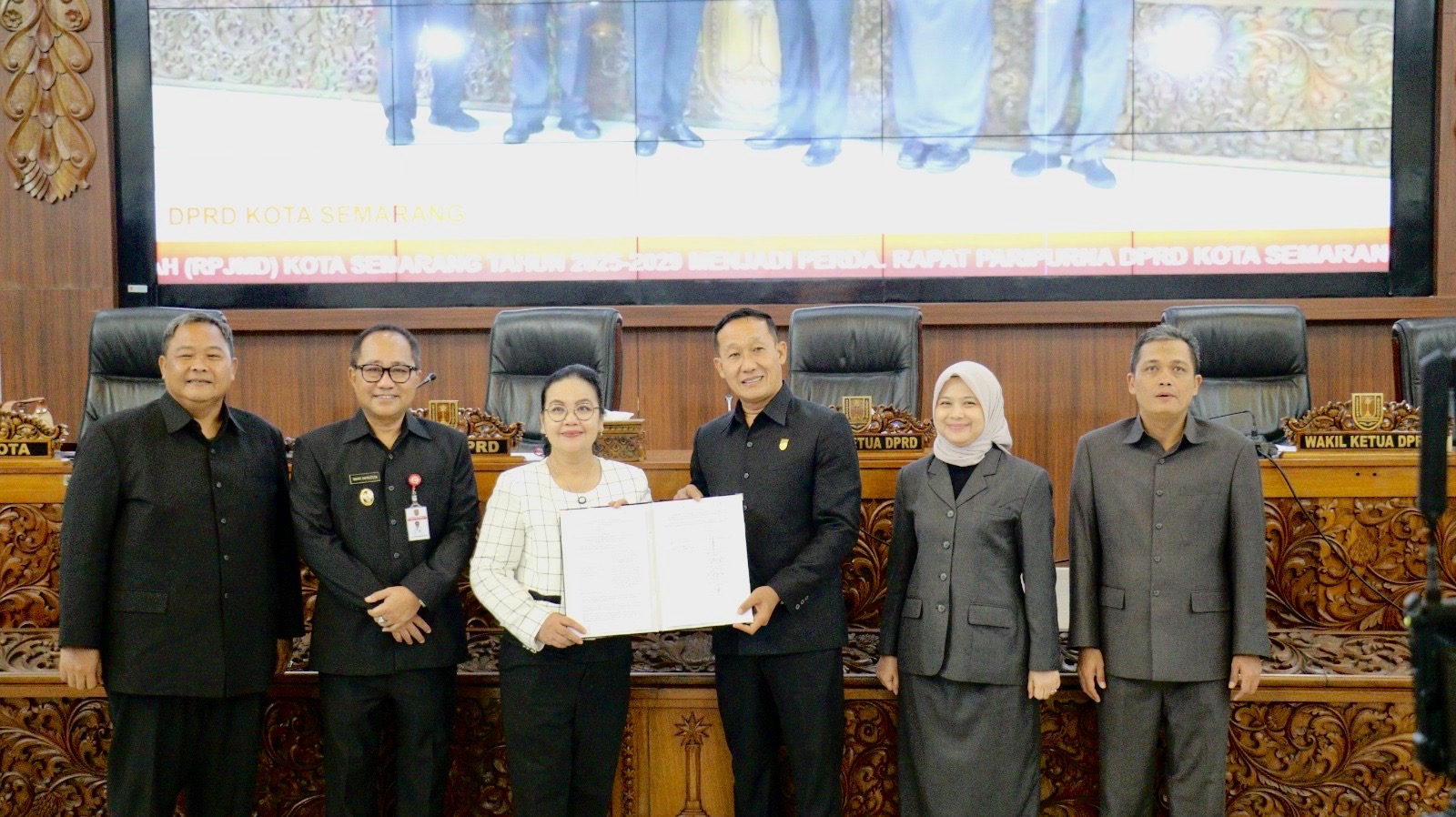 Image Blog Rapat Paripurna Persetujuan Bersama Penetapan Raperda tentang Rencana Pembangunan Jangka Menengah Daerah Kota Semarang Tahun 2025 2029 menjadi Perda