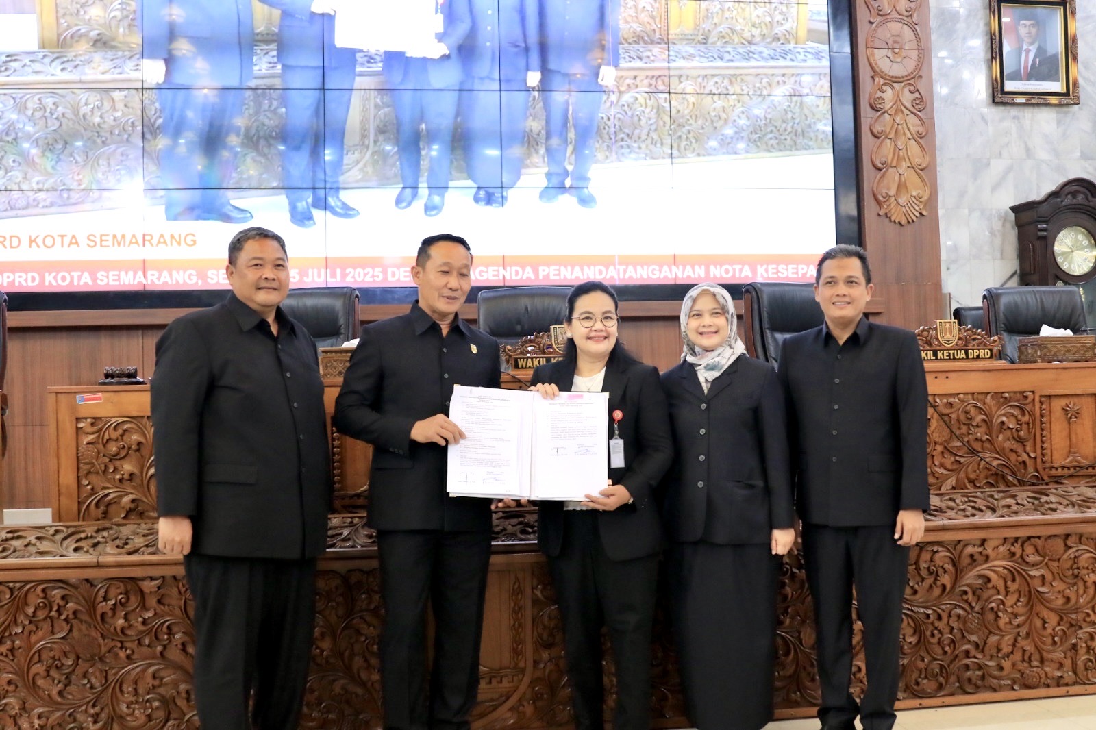 Image Blog Rapat Paripurna dengan agenda Penandatanganan Nota Kesepakatan Rancangan Perubahan Kebijakan Umum Anggaran dan Perubahan Prioritas dan Plafon Anggaran Sementara APBD Kota Semarang TA 2025