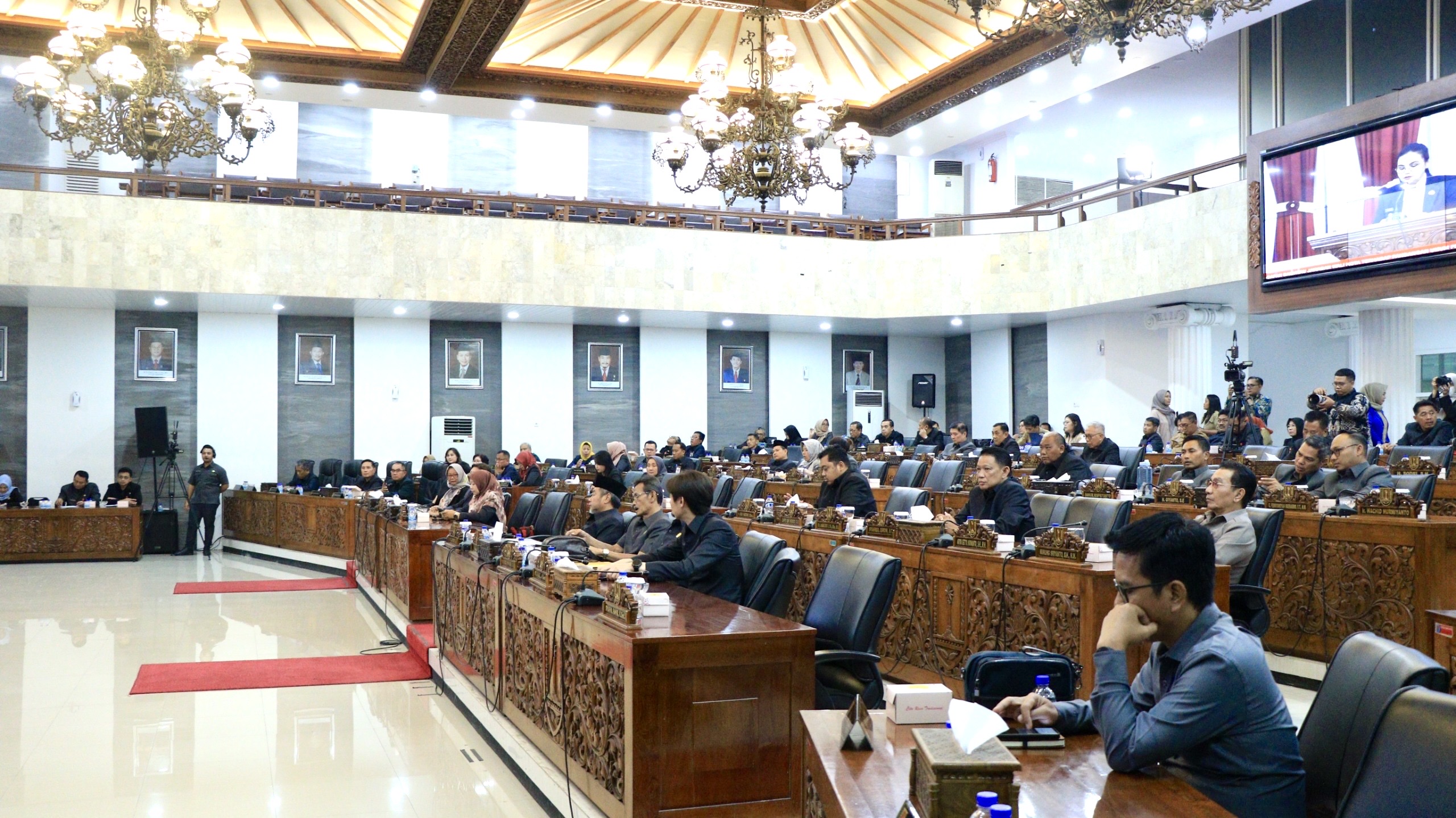 Image Blog Rapat Paripurna membahas Raperda tentang Penyelenggaraan Pendidikan